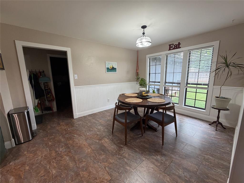 925 Manciples Way Abilene, TX 79602 - Photo 15 of 30 a dining room with furniture and window
