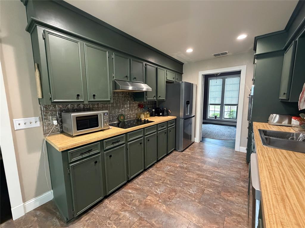 925 Manciples Way Abilene, TX 79602 - Photo 17 of 30 a kitchen with a sink stove and cabinets
