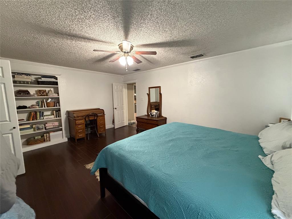 925 Manciples Way Abilene, TX 79602 - Photo 23 of 30 a bedroom with a bed and furniture
