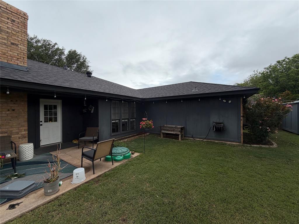 925 Manciples Way Abilene, TX 79602 - Photo 29 of 30 a backyard of a house with table and chairs