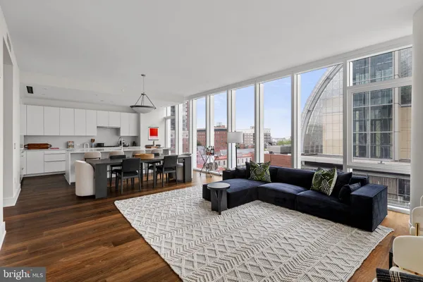 $1,985,000 | 301 South Broad Street, Unit 801, Philadelphia, PA 19107