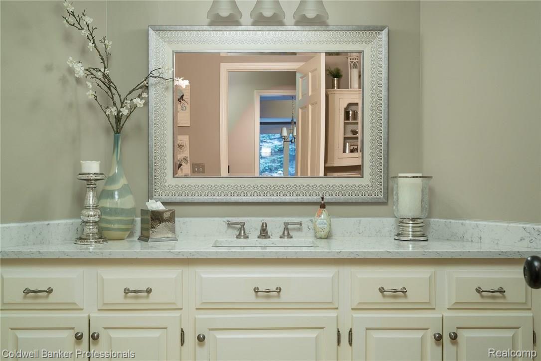 3724 Newcastle Drive Rochester, MI 48306 - Photo 17 of 39 Large half bath with rich marble tops and decorative fixtures.