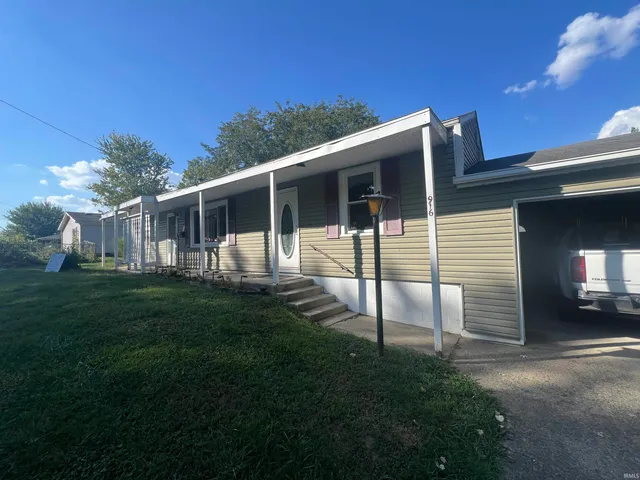 $89,900 | 916 West 10th Street, Connersville, IN 47331