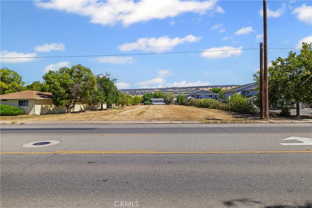 82 Nelson Road Oroville, CA 95965 - Photo 4 of 27 a view of a street with a building in the background