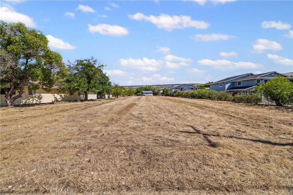 82 Nelson Road Oroville, CA 95965 - Photo 7 of 27 a view of an outdoor space and a yard
