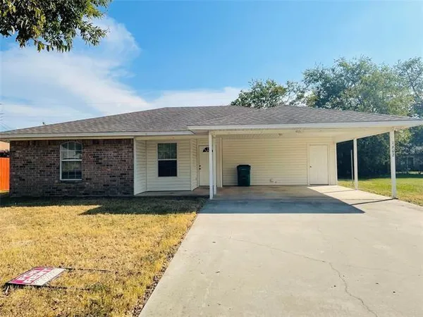 $1,625 | 1602 Moss Street, Gainesville, TX 76240