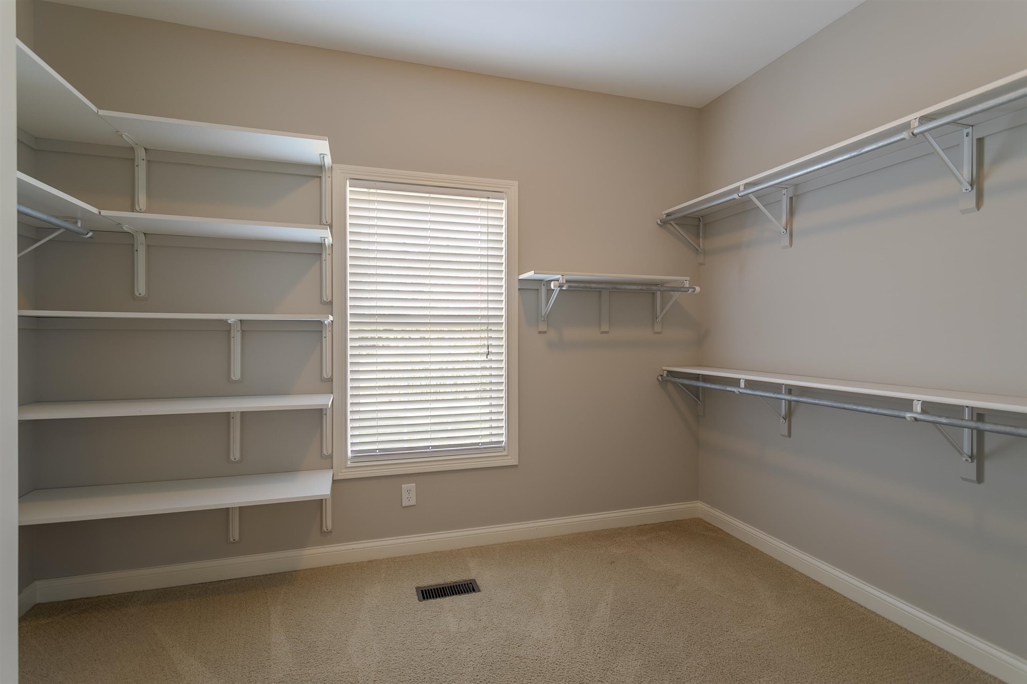 4368 Huntington Ridge Circle Newburgh, IN 47630 - Photo 22 of 35 Gallery Image 22