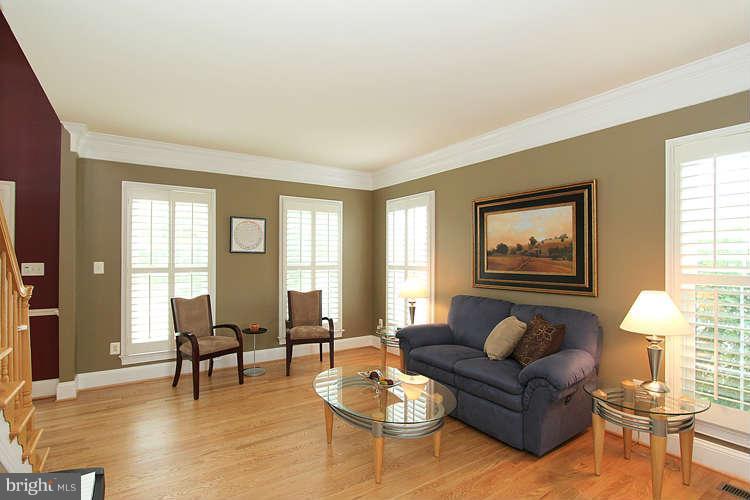 18505 Thundercloud Road Boyds, MD 20841 - Photo 2 of 13 Living Room