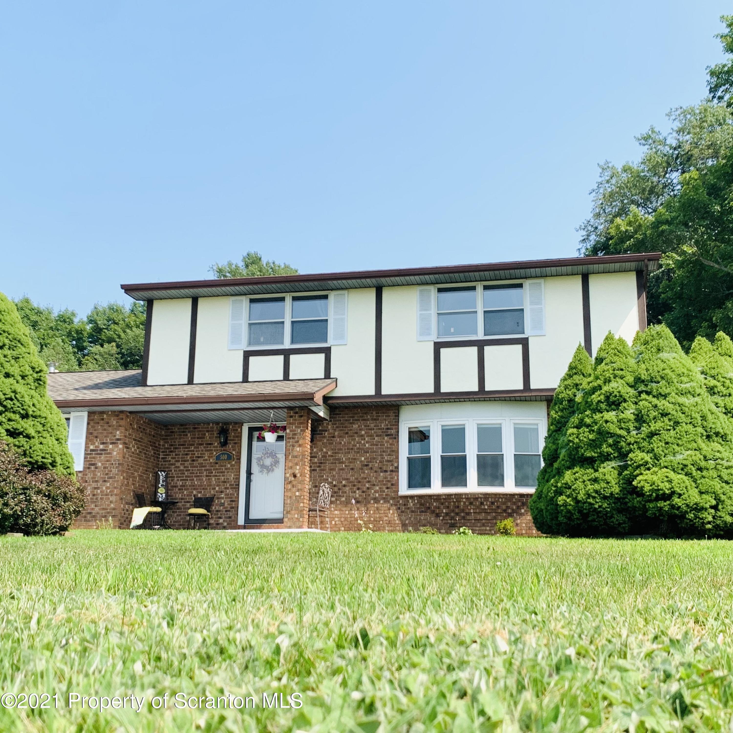 500 Spring Run Lane Moscow, PA 18444 - Photo 4 of 63 Gallery Image 4