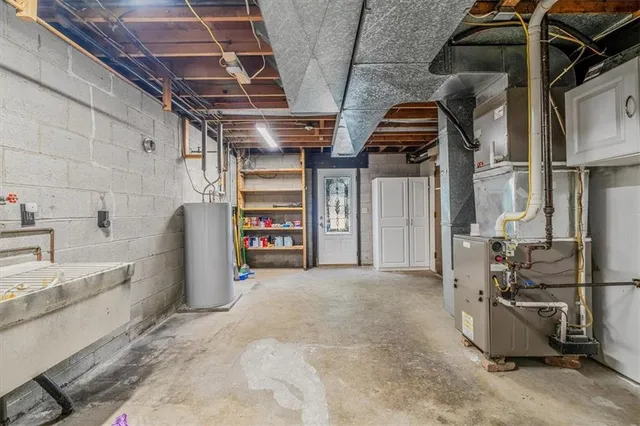 a view of a storage & utility room