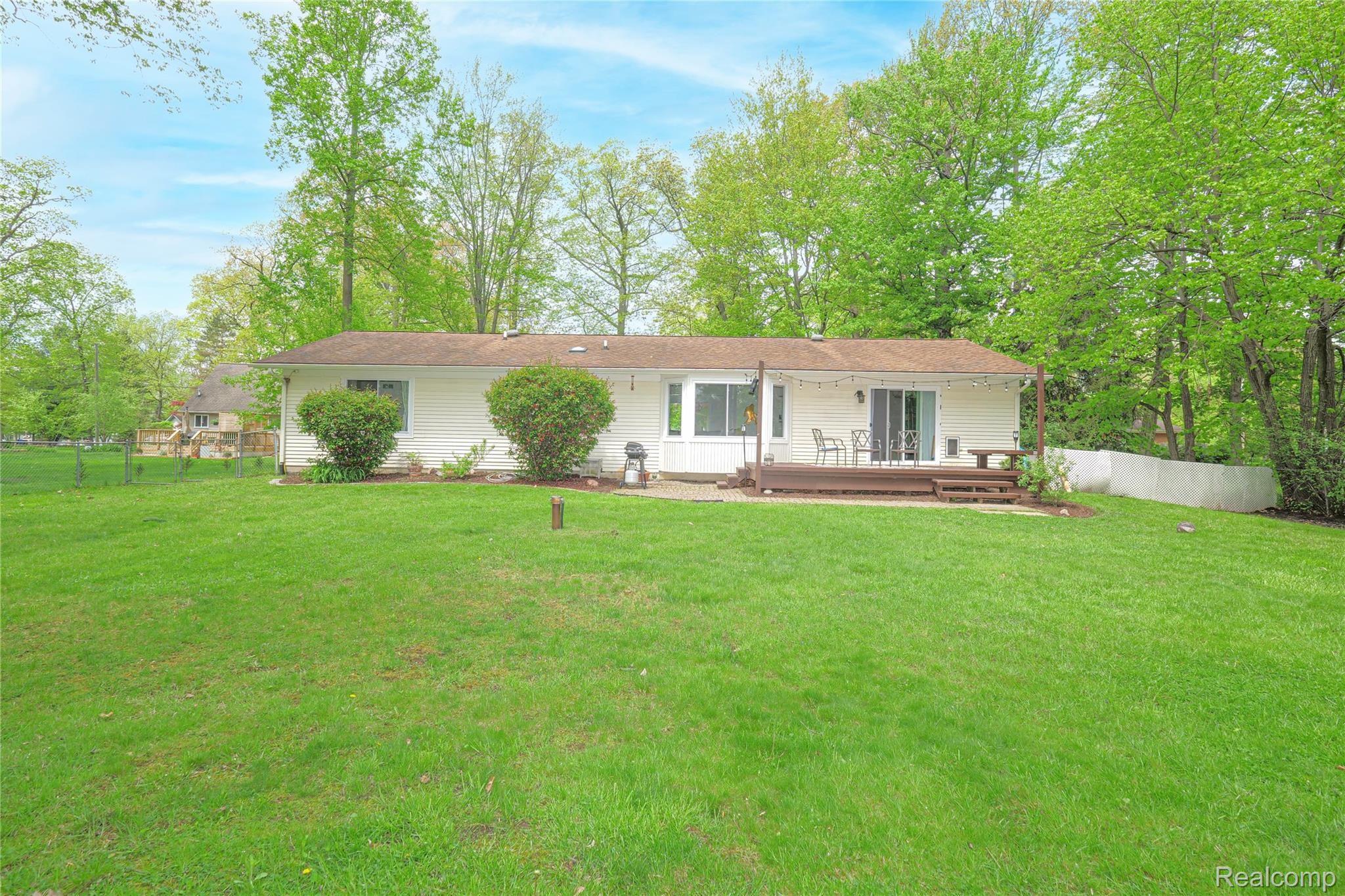 1188 James R Street Howell, MI 48843 - Photo 23 of 34 PANA2596-Edit.jpg