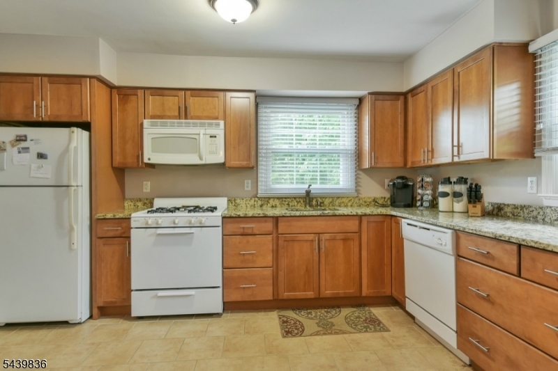 42 Walnut Street Montclair, NJ 07042 - Photo 4 of 10