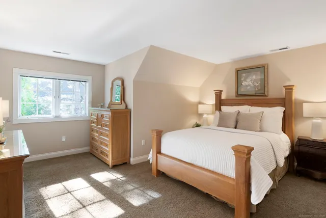 $1,175,000 | 13 Chatsworth Place, Farmington, CT 06032