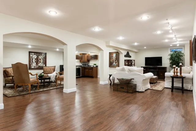 $1,175,000 | 13 Chatsworth Place, Farmington, CT 06032