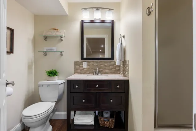 $1,175,000 | 13 Chatsworth Place, Farmington, CT 06032