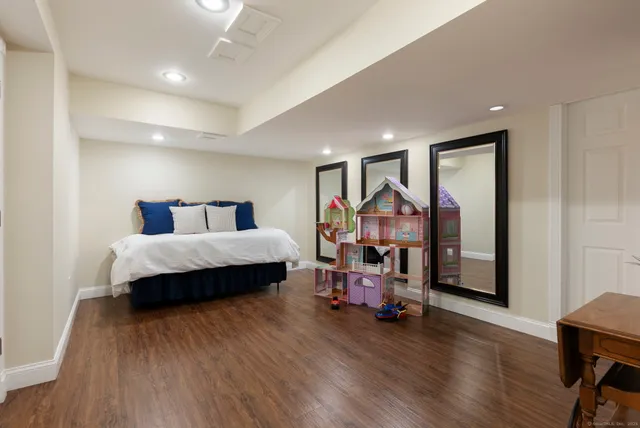 $1,175,000 | 13 Chatsworth Place, Farmington, CT 06032