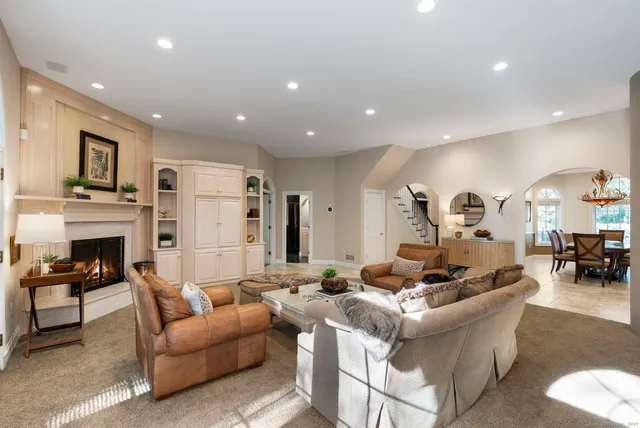 $1,175,000 | 13 Chatsworth Place, Farmington, CT 06032