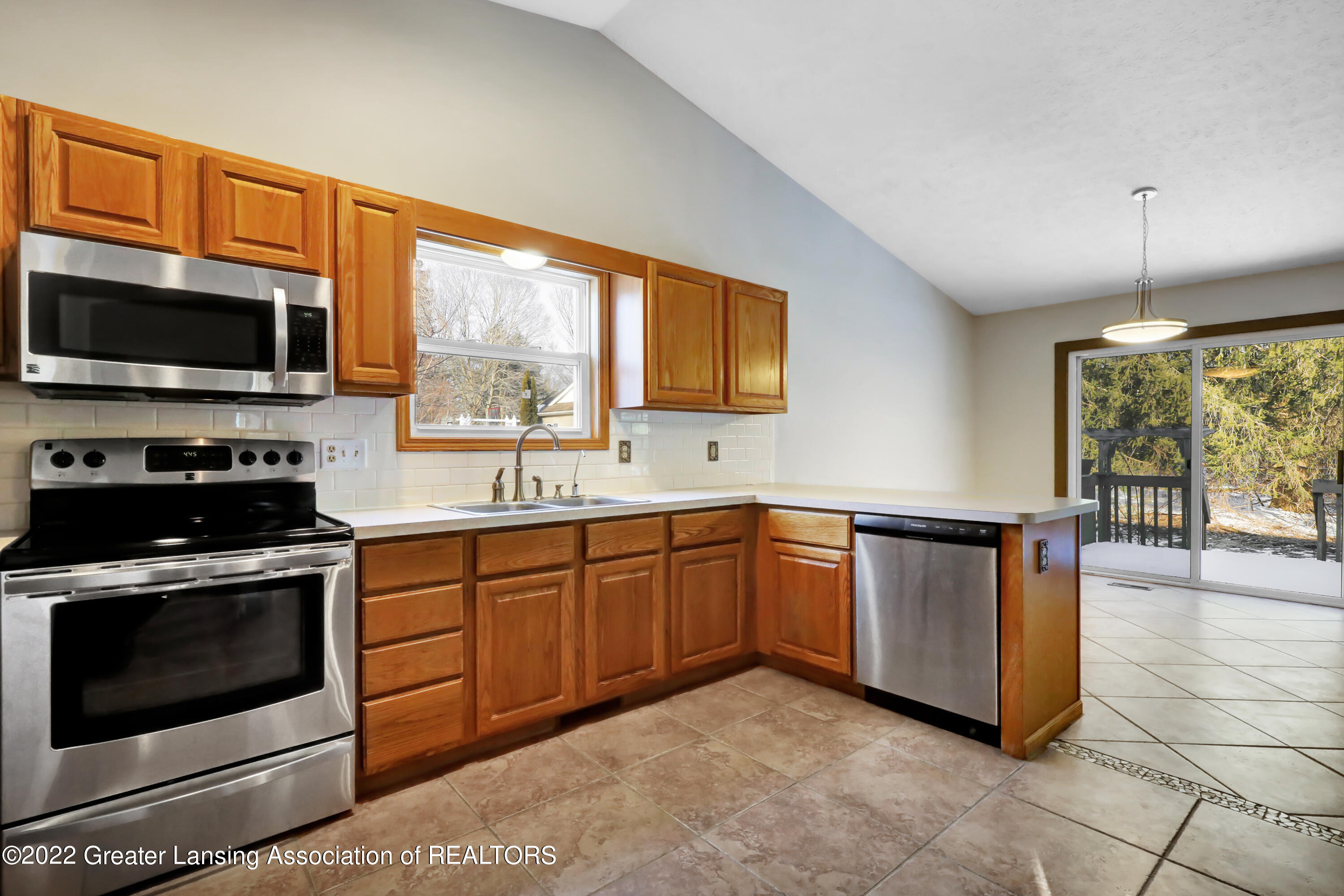1454 North Waverly Road Dimondale, MI 48821 - Photo 12 of 32 _I3A4298