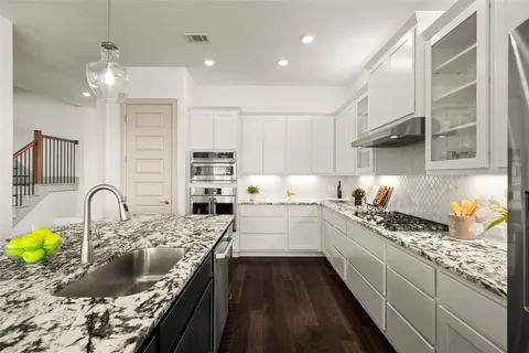 $825,000 | 121 Starfire Drive, Dripping Springs, TX 78620