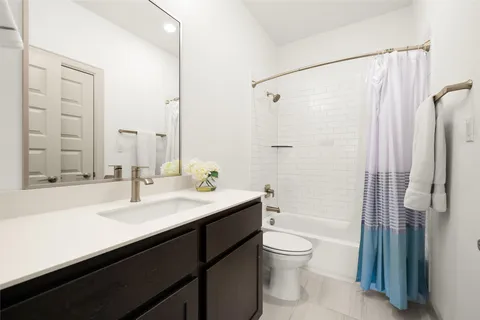 $825,000 | 121 Starfire Drive, Dripping Springs, TX 78620