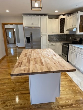 811 Piper Road West Springfield, MA 01089 - Photo 2 of 32