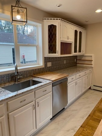 811 Piper Road West Springfield, MA 01089 - Photo 3 of 32