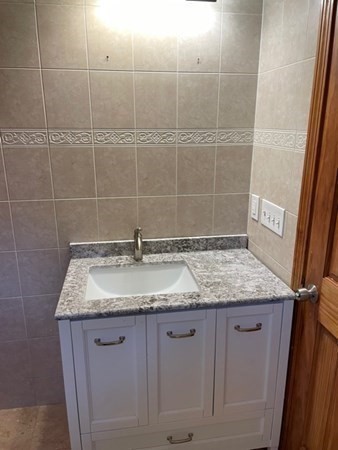 811 Piper Road West Springfield, MA 01089 - Photo 8 of 32