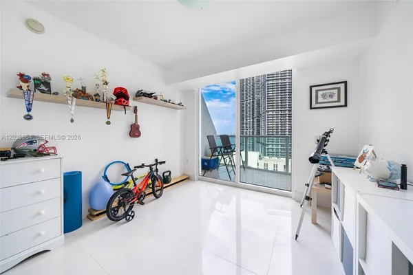 $4,400 | 41 Southeast 5th Street, Unit 1202, Miami, FL 33131