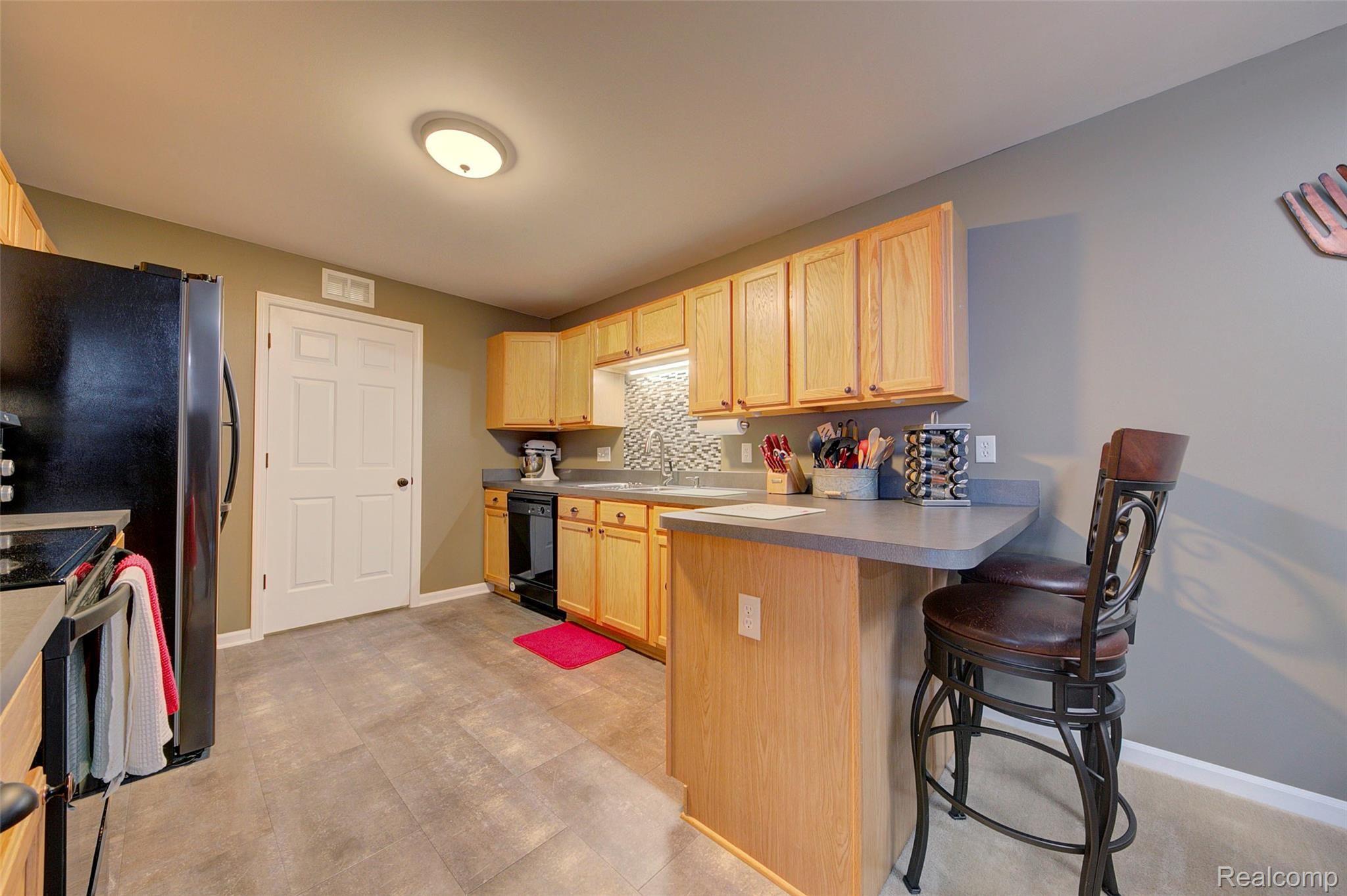 1115 Rial Lake Drive Howell, MI 48843 - Photo 11 of 29 930A0477_8_9.jpg