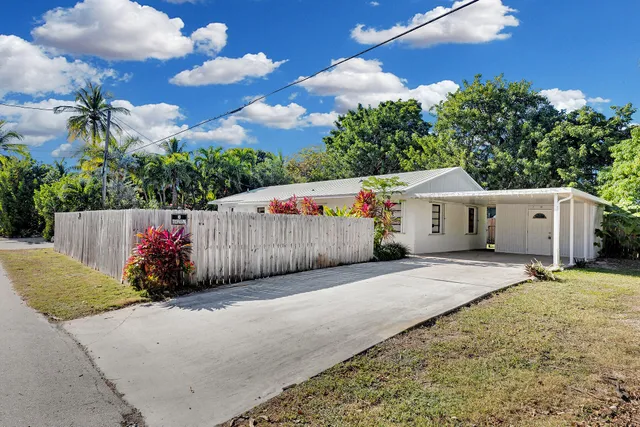 $889,000 | 82207 Old Highway, Islamorada, FL 33036