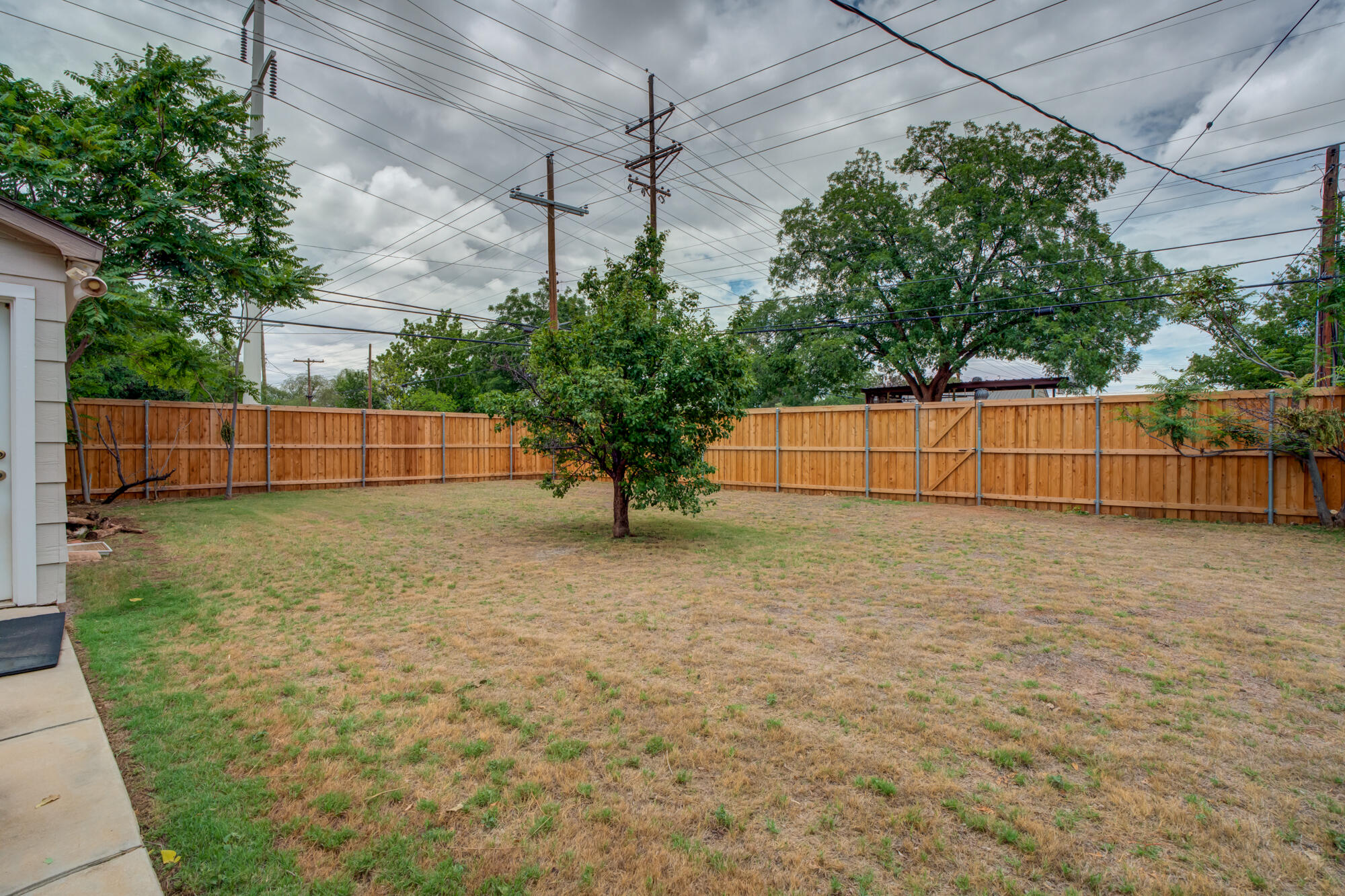 2826 33rd Street Lubbock, TX 79410 - Photo 30 of 33 a backyard of a house