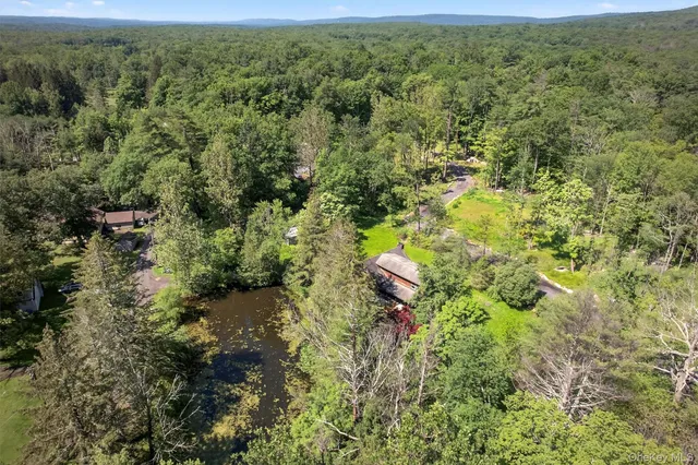 $474,000 | 321 Spadola Lane, Pine Bush, NY 12566