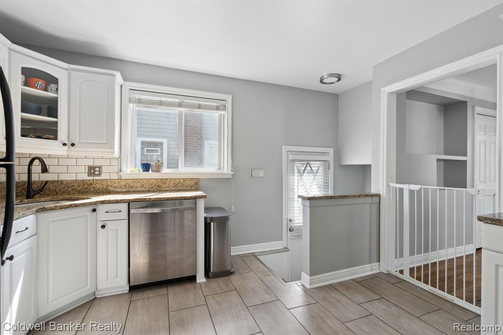 1240 Princeton Road Berkley, MI 48072 - Photo 8 of 25