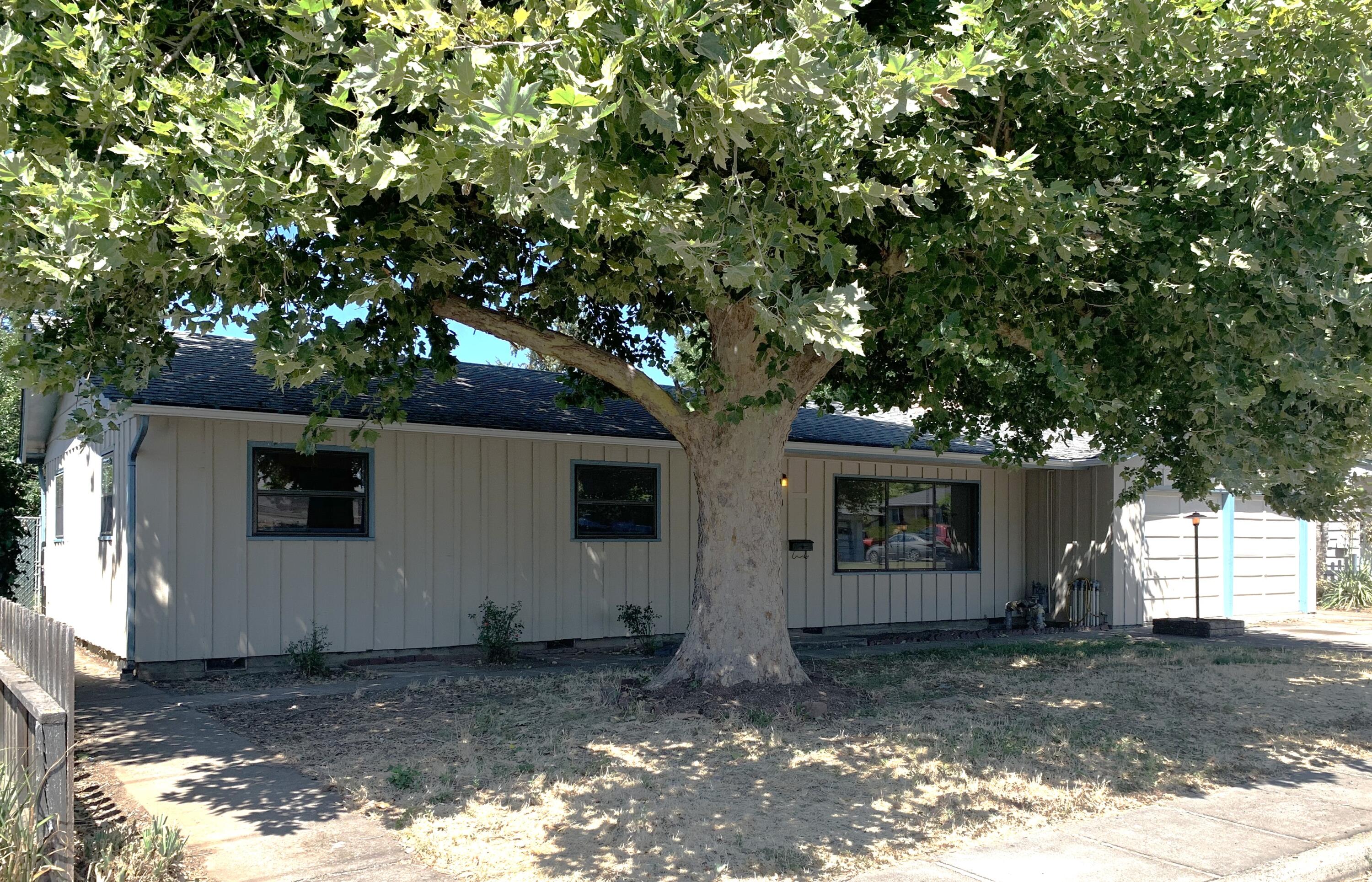 211 Princess Way Central Point, OR 97502 - Photo 1 of 45 1 front