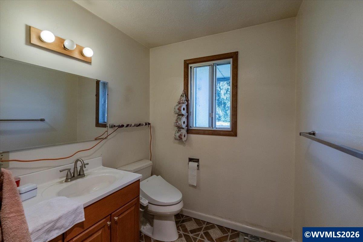39179 Santiam Bluffs Road Northeast Albany, OR 97322 - Photo 20 of 43