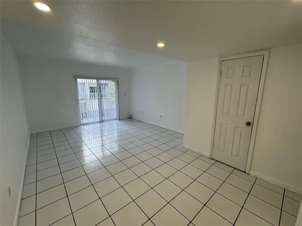$265,000 | 2710 West 76th Street, Unit 207, Hialeah, FL 33016