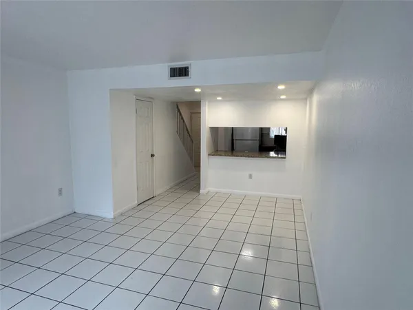 $265,000 | 2710 West 76th Street, Unit 207, Hialeah, FL 33016