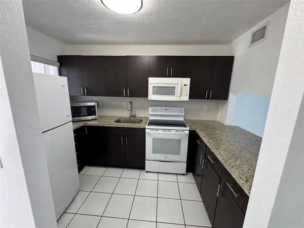 $265,000 | 2710 West 76th Street, Unit 207, Hialeah, FL 33016