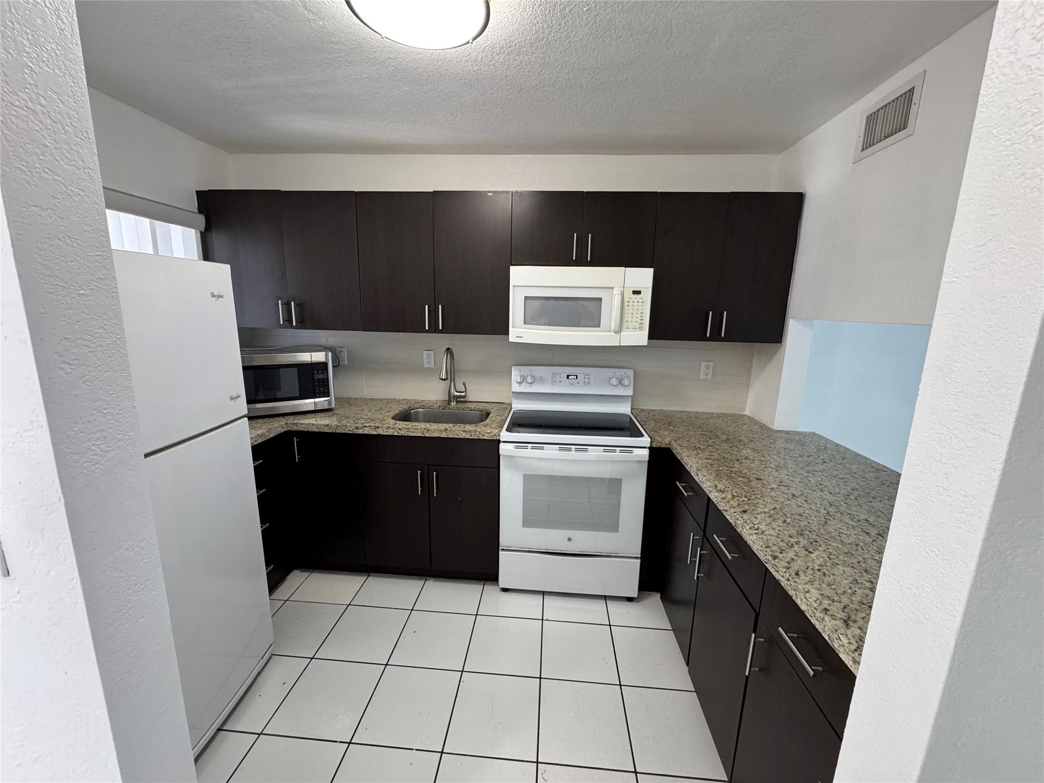 2710 West 76th Street, Unit 207 Hialeah, FL 33016 - Photo 5 of 27 Photo 5