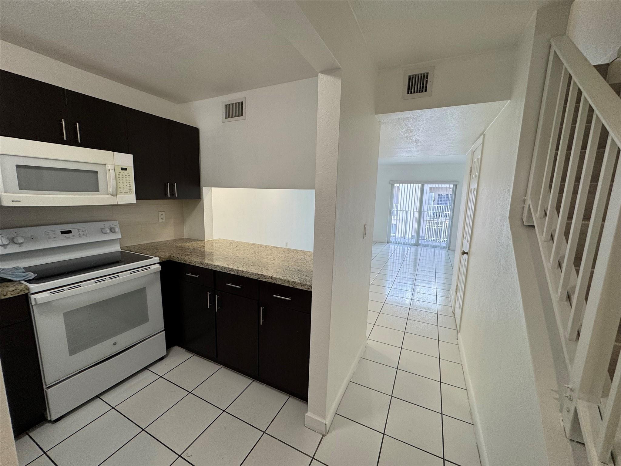 2710 West 76th Street, Unit 207 Hialeah, FL 33016 - Photo 7 of 27 Photo 7