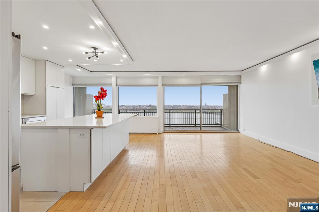 1 Horizon Road, Unit 1404 Fort Lee, NJ 07024 - Photo 8 of 31