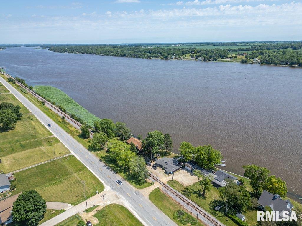 22001 Great River Road Le Claire, IA 52753 - Photo 2 of 33 Gallery Image 2