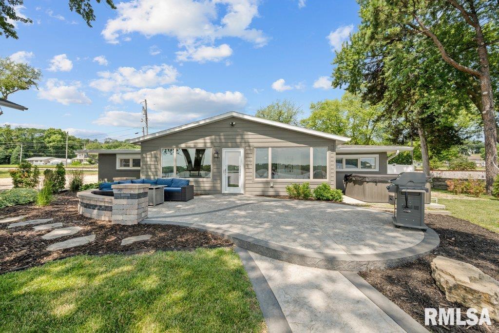 22001 Great River Road Le Claire, IA 52753 - Photo 4 of 33 Gallery Image 4