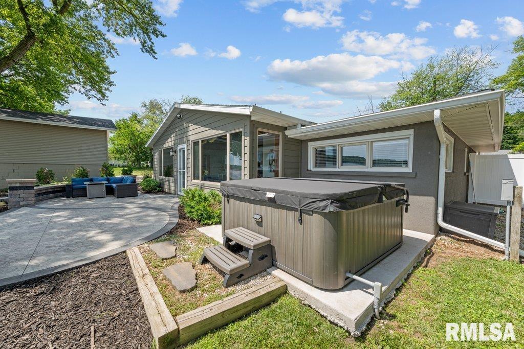 22001 Great River Road Le Claire, IA 52753 - Photo 8 of 33 Gallery Image 8