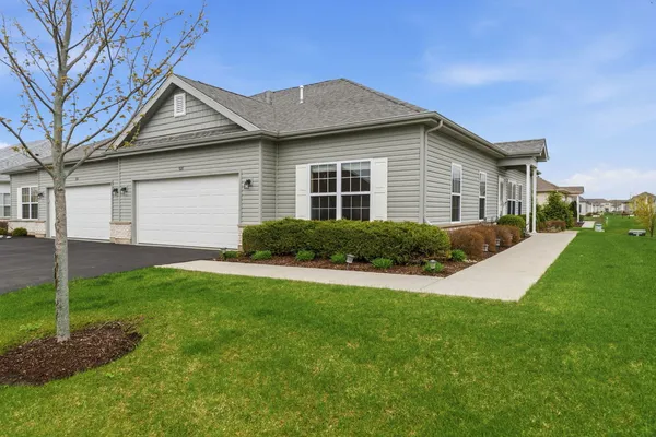 $325,000 | 928 Yorktown Street, McHenry, IL 60050