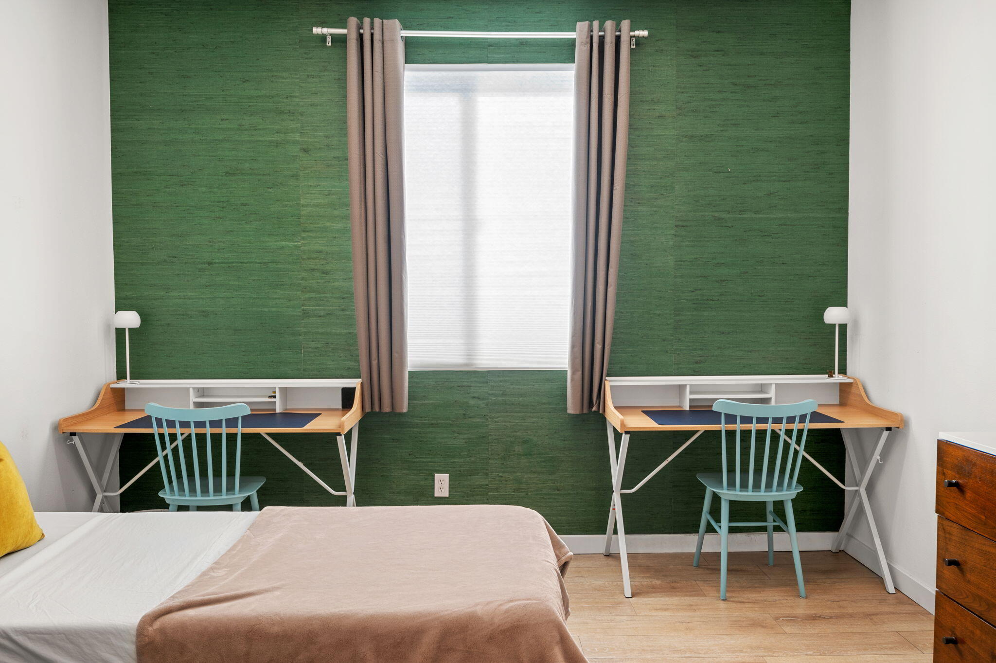 40 Shoreline Drive Rancho Mirage, CA 92270 - Photo 26 of 33 a balcony with table and chairs