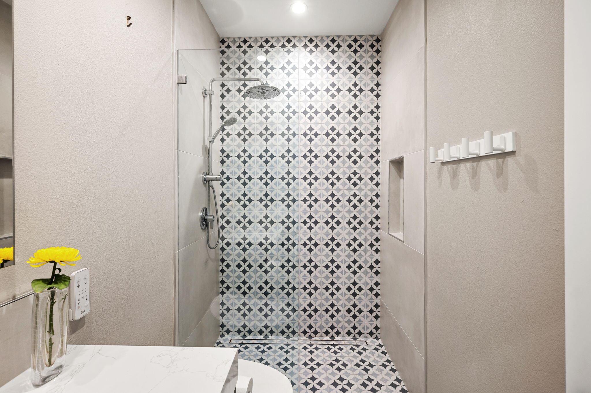 40 Shoreline Drive Rancho Mirage, CA 92270 - Photo 28 of 33 a bathroom with a shower curtain