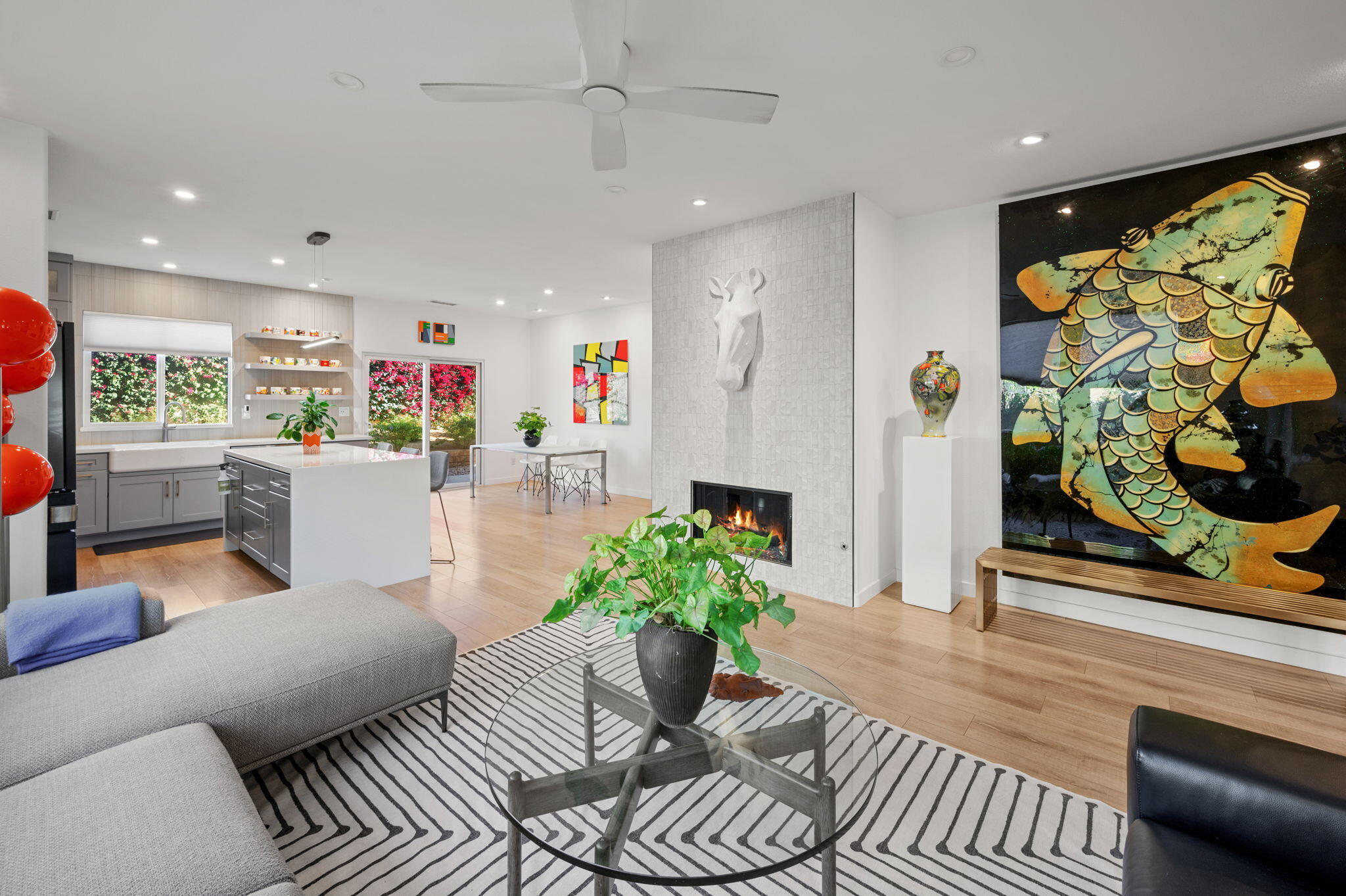 40 Shoreline Drive Rancho Mirage, CA 92270 - Photo 7 of 33 a living room with furniture and flowers