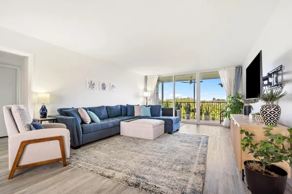 $2,650 | 3900 Oaks Clubhouse Drive, Unit 503, Pompano Beach, FL 33069