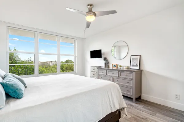 $2,650 | 3900 Oaks Clubhouse Drive, Unit 503, Pompano Beach, FL 33069